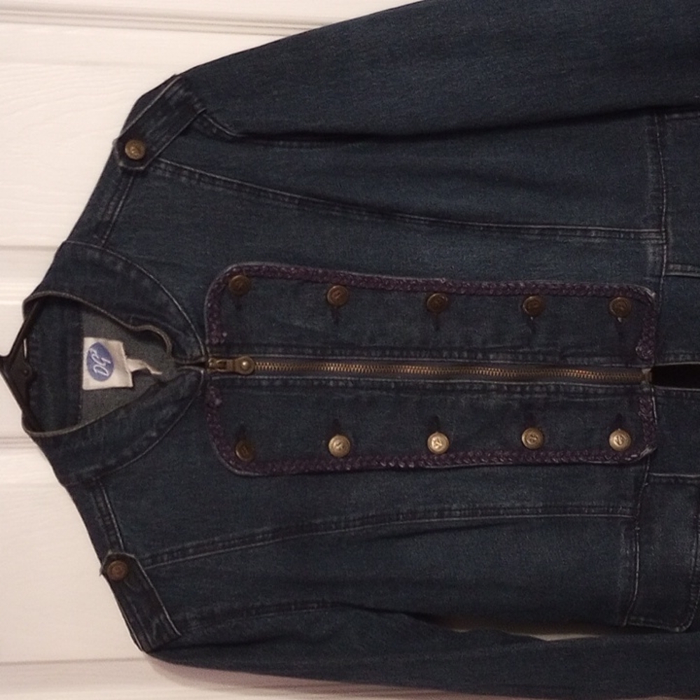 Woman's jean jacket sz medium - Picture 2 of 8